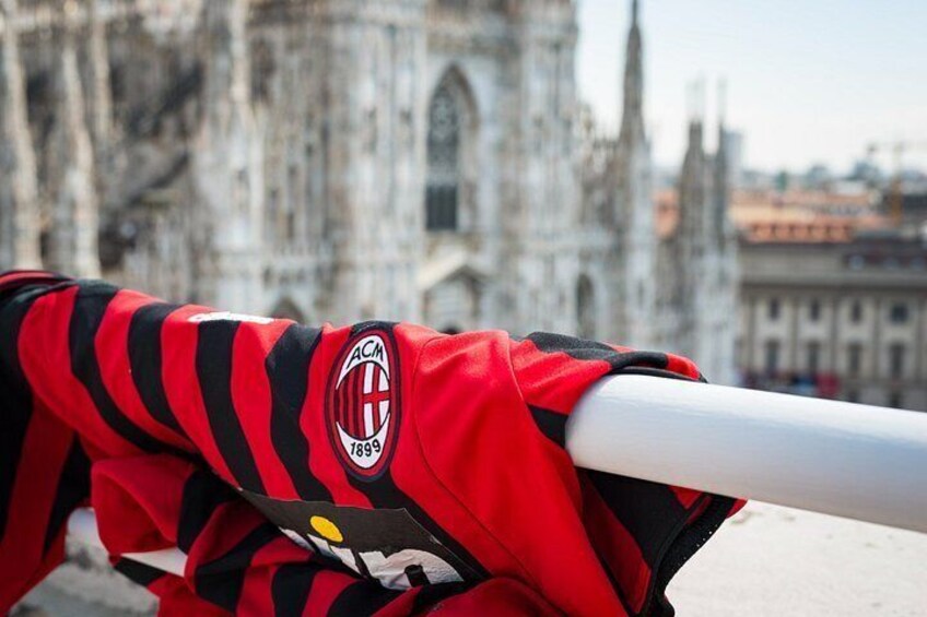 A red and black striped garment with a logo and the year 1899. 1