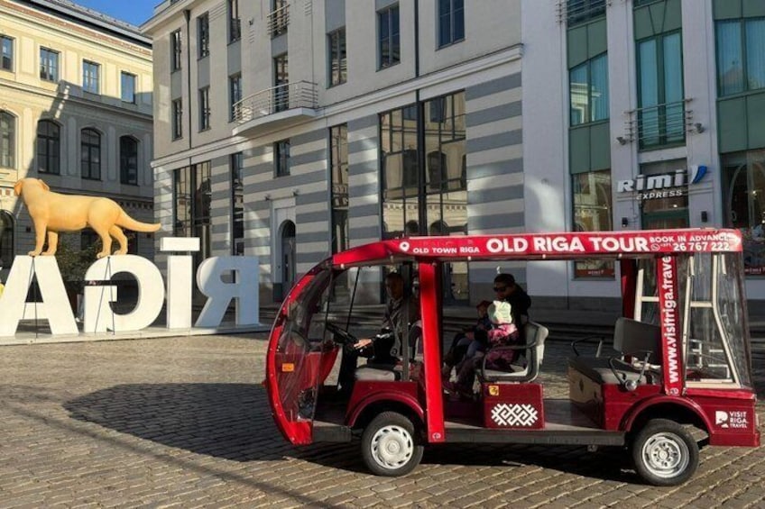 Private Old Riga E-Bus Tour with Audio Guide 2