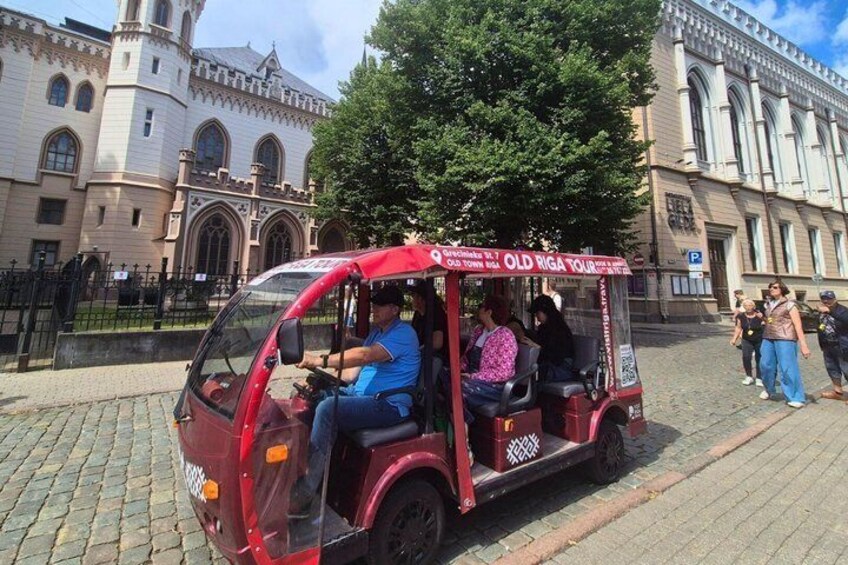 Private Old Riga E-Bus Tour with Audio Guide 5