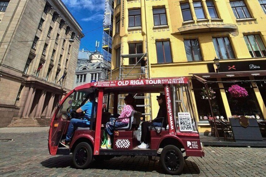 Private Old Riga E-Bus Tour with Audio Guide 4