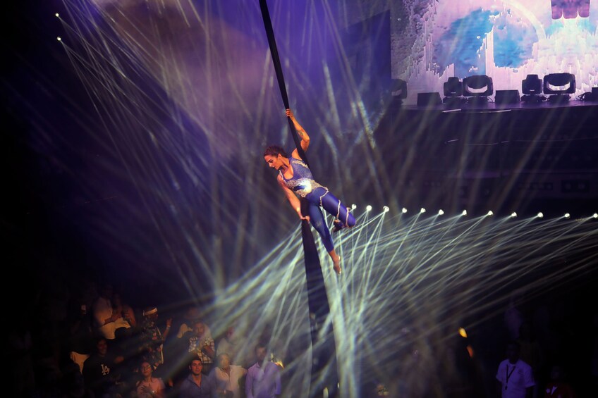 Coco Bongo Experience: Night Show, Snacks & Roundtrip Transfers 2