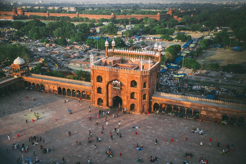 Picture 4 for Activity Delhi Local Experience: Gurdwara, Culture & Shopping Tour 3