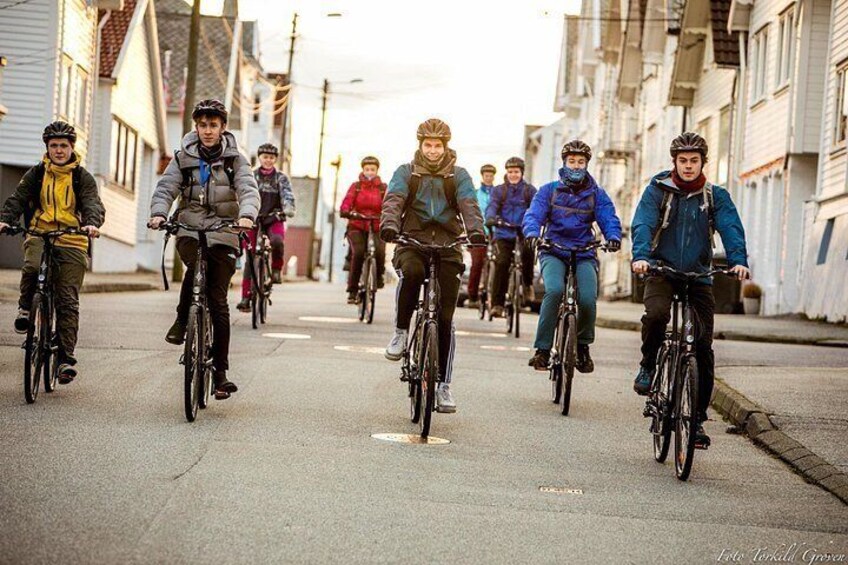 Guided EL-Bike tour in the city of Haugesund and Rising Tides 2