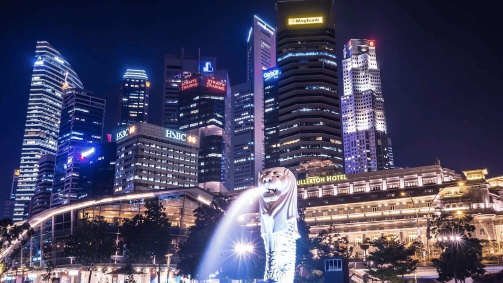 Picture 2 for Activity Signature Night Tour: Walk Through Marina with Food Tastings 3