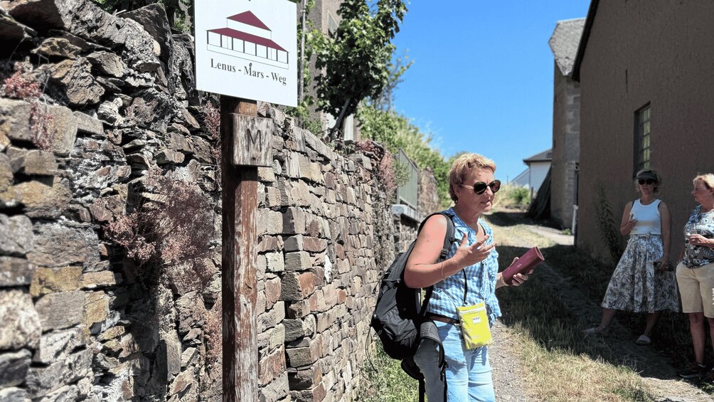 A stone wall with a sign reading 'Lenus - Mars - Weg'. 4