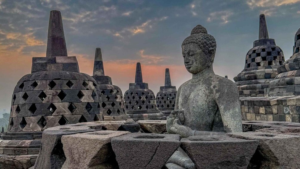 Picture 7 for Activity Yogyakarta: One Day Tour Borobudur and Prambanan 2