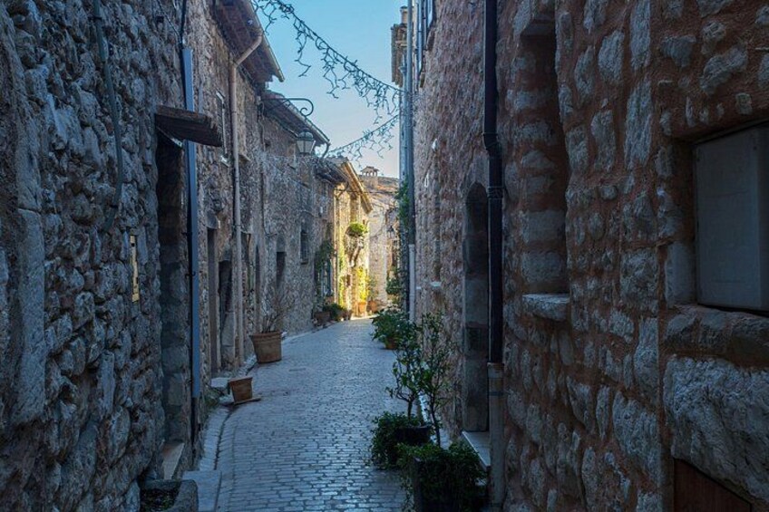 Nice Hilltop Villages PrivateTour Grasse Gourdon St-Paul DeVence 4