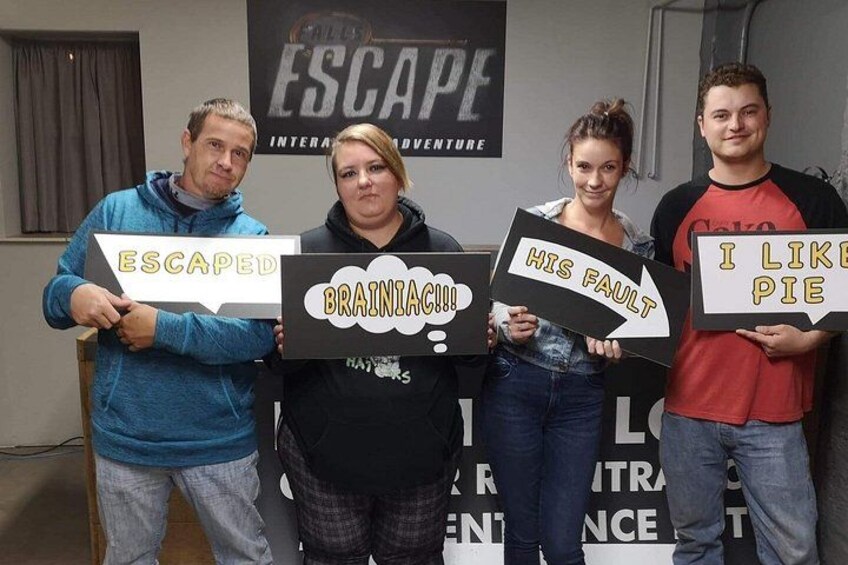 Stranger Night Escape Room Experience in Niagara Falls 5