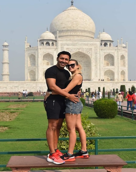 A couple embracing in front of the Taj Mahal. 5