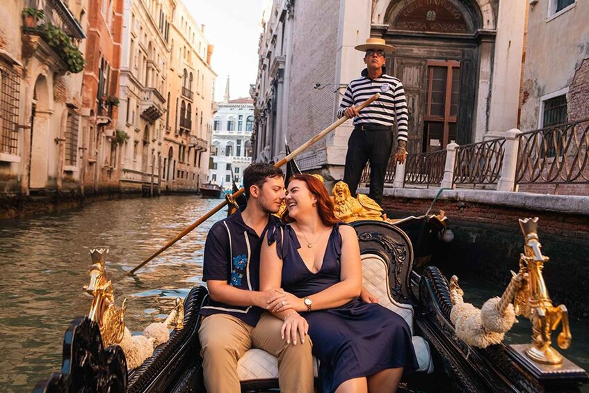 Artistic Gondola Photoshoot & Hidden Venice 1