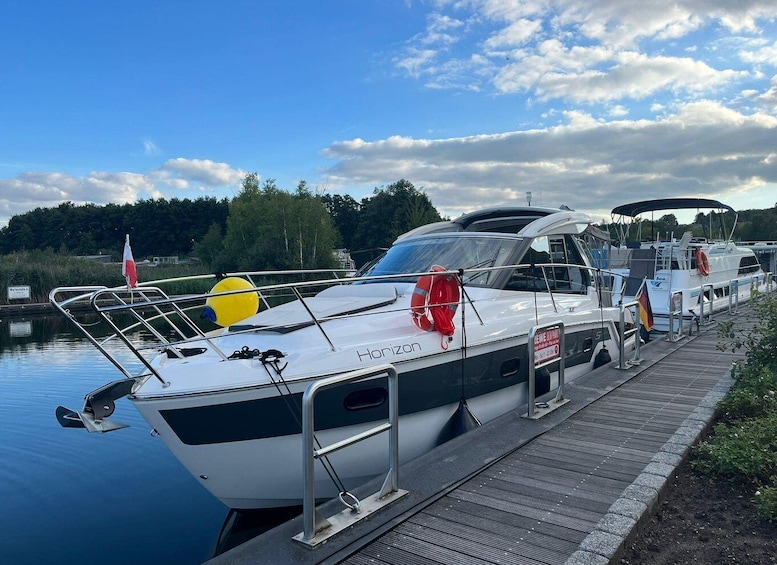 Waren (Müritz): Family & Friends motor yacht with skipper – 4 hours 1
