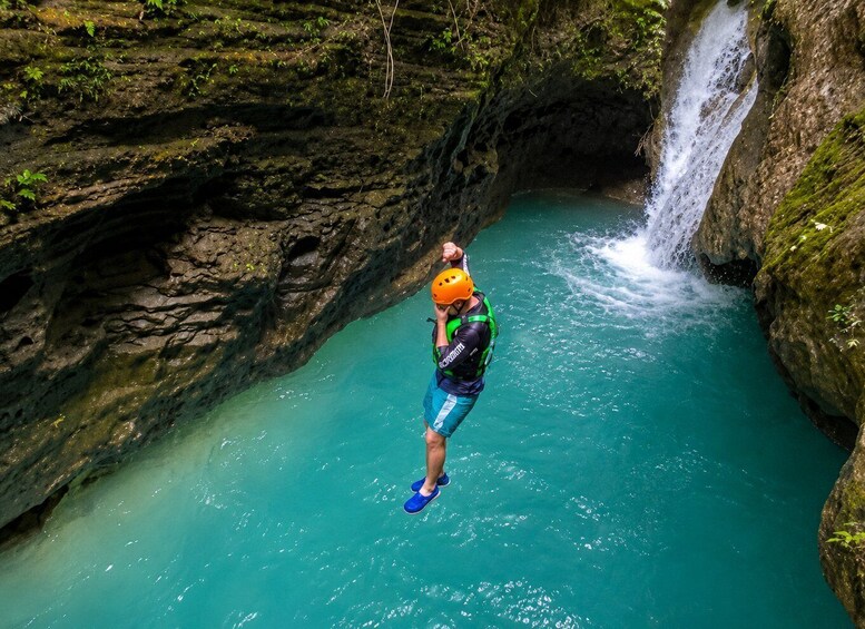 Picture 6 for Activity Cebu: Osmeña Peak and Kawasan Canyoneering Day Tour 4