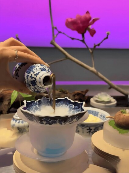 Picture 3 for Activity Hangzhou:Making a Blue and White Porcelain Themed Drink 2