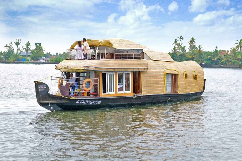 Picture 18 for Activity 5-Day Munnar, Thekkady, and Alleppey Tour with 4 Star Hotel 2