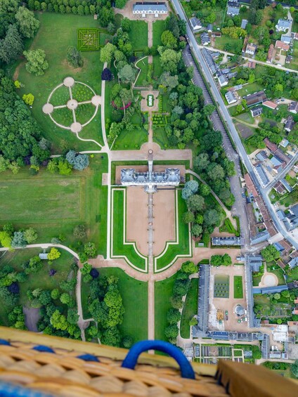 Picture 9 for Activity Hot Air Balloon Flight over the Châteaux in Loire Valley 3