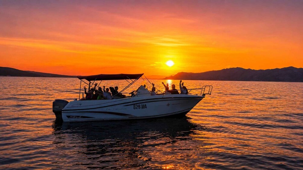 Makarska: Golden hour Sunset boat tour with local Skipper 1