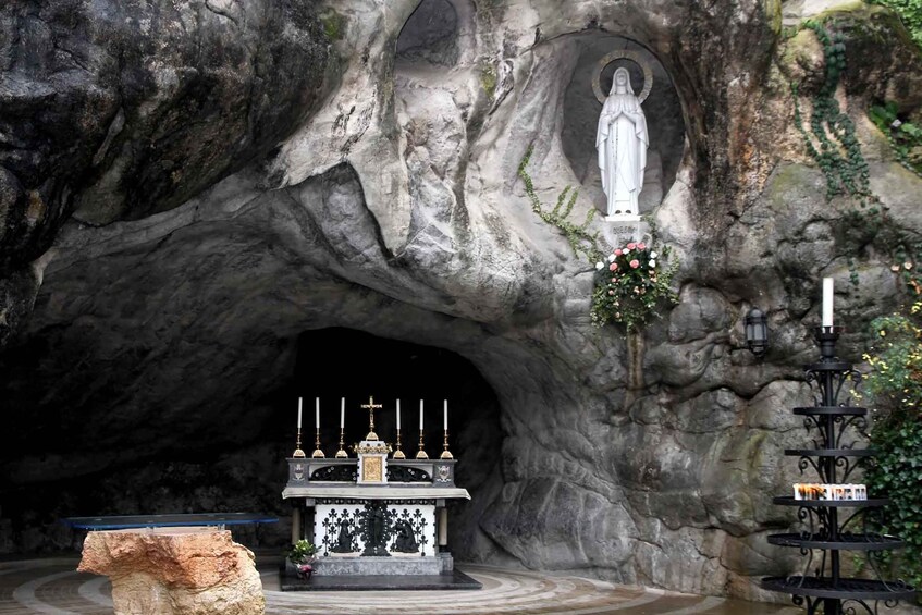 Picture 2 for Activity Lourdes: Private Walking Tour with Local Guide 2