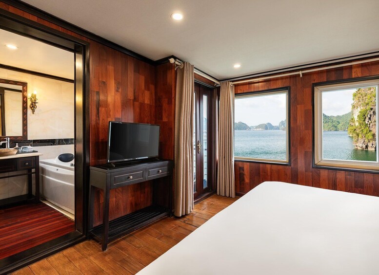 Picture 12 for Activity Halong Bay by Overnight Cruise with Kayak and Squid Fishing 2