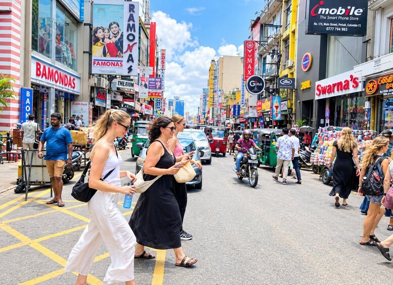 Picture 1 for Activity Colombo: Private Tuk Tuk City Tour with All Entry Fees 2