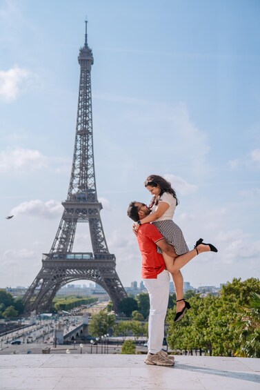 Picture 5 for Activity Paris: Eiffel Tower Photoshoot with a Professional 4