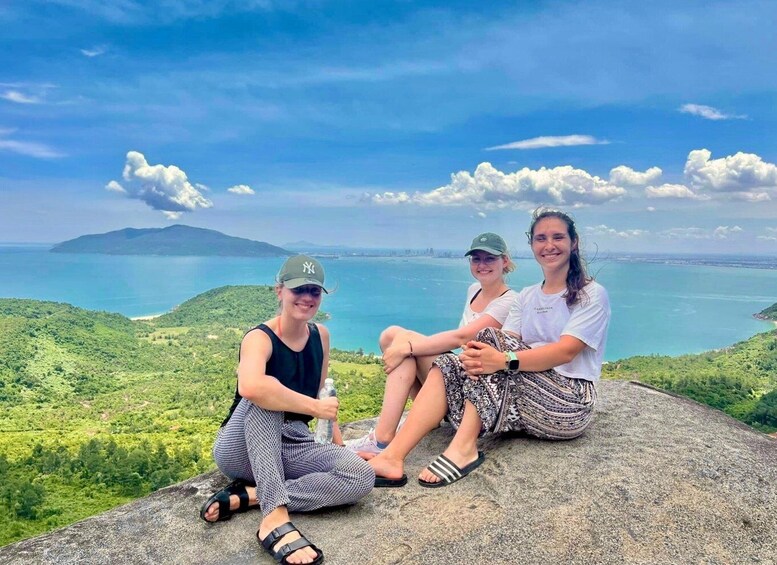 Transfer Bus From Hoi An / Da Nang to Hue via Hai Van Pass 1