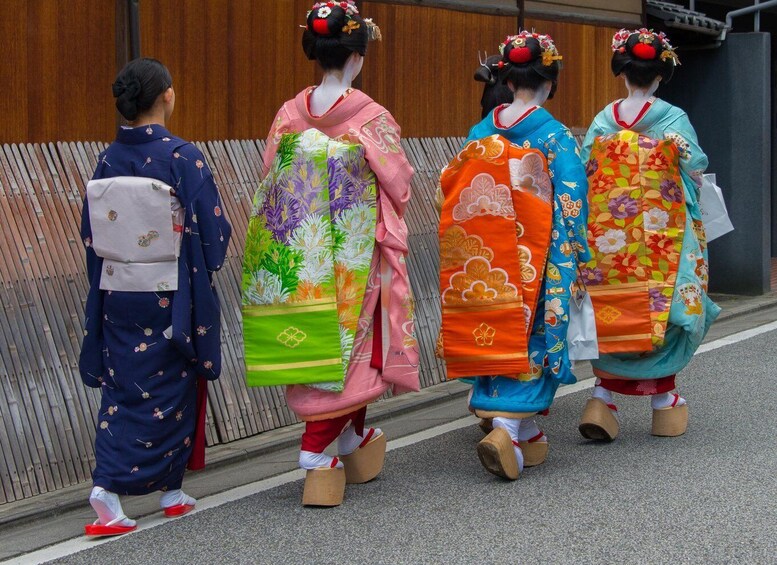 Picture 1 for Activity Gion Night Tour: Iconic Geisha District & Hidden Gems 2