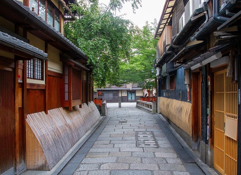 Picture 1 for Activity Kyoto Gion Night Tour: Iconic Geisha District & Hidden Gems 4