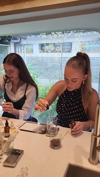 Picture 11 for Activity Seoul: Perfume-Making Workshop in a Hanok 3