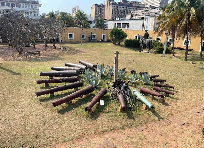 Picture 42 for Activity Maputo downtown walking tour 2
