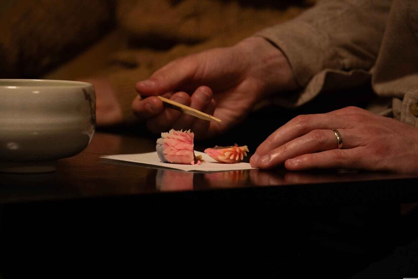 Picture 5 for Activity Kanazawa: Kenrokuen Tea Ceremony Experience 5