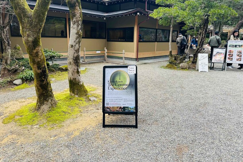 Picture 1 for Activity Kanazawa: Kenrokuen Tea Ceremony Experience 3