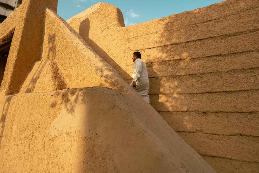 Ha'il: Jubbah UNESCO Site & Al-Qishlah Fort Day Trip 1