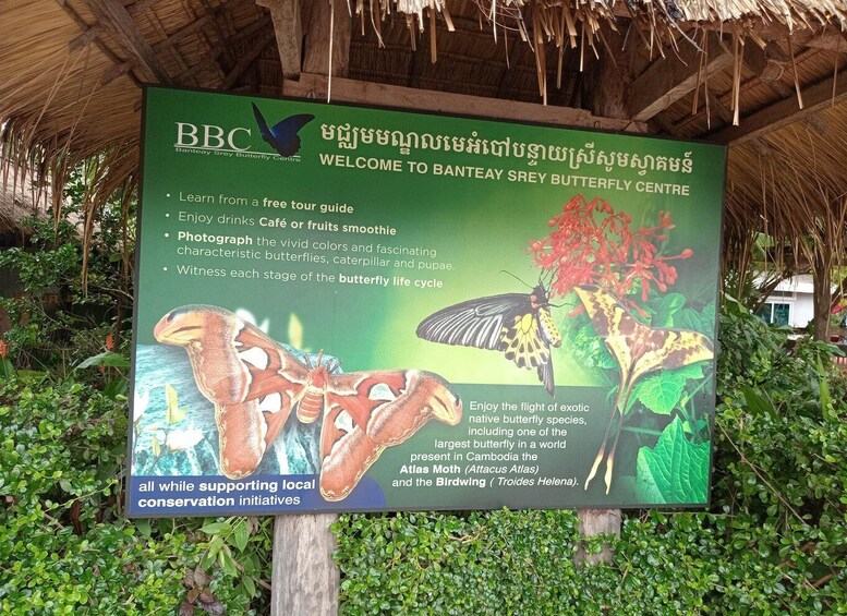 Opastekyltti Banteay Sreyn perhosten suojelualueella. 4