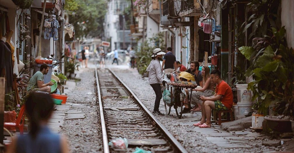 Private Hanoi Walking Tour with visit Train Street 1