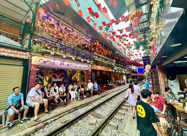 Picture 11 for Activity Private Hanoi Walking Tour with visit Train Street 4