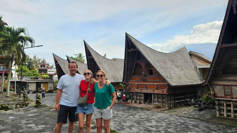 Samosir : Sianjur Mula Mula and Weaving Ulos Tour 1