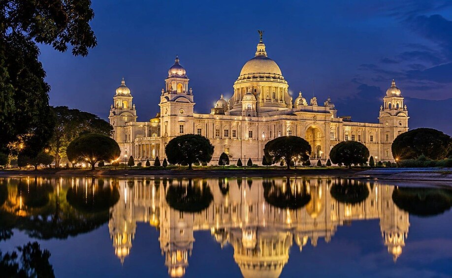 Picture 1 for Activity Kolkata: Night Tour with Food Tasting and Market Walk 1