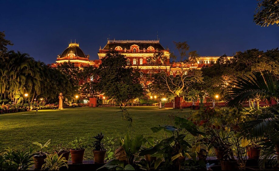 Picture 3 for Activity Kolkata: Night Tour with Food Tasting and Market Walk 3