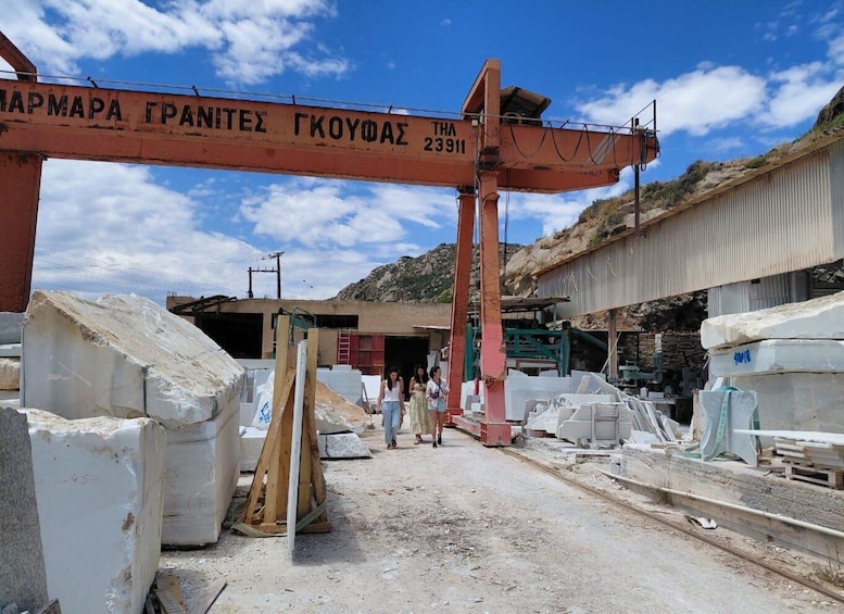 A construction site with a crane labeled 'MAPMARA FRANITZE GKOYDAZ 23911' and large white stone blocks. 3