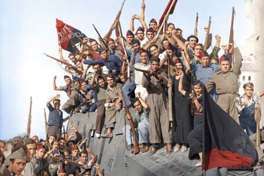 Anarchist CNT union workers militia army posing for photo during the Spanish Civil War