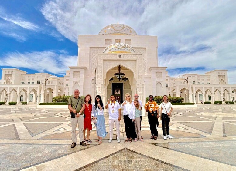 Abu Dhabi: Inside Qasr Al Watan Walking Tour 1