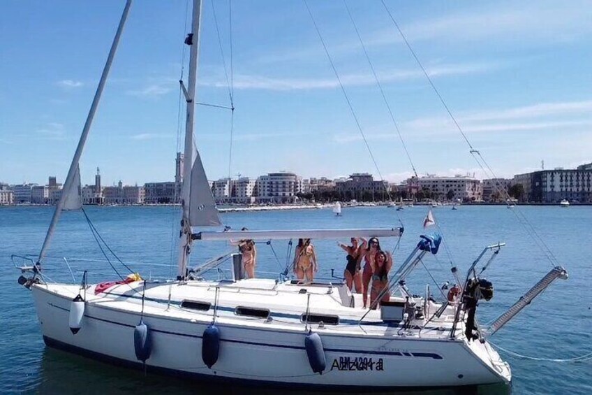 Sailboat Excursion with Snack in Search of Dolphins