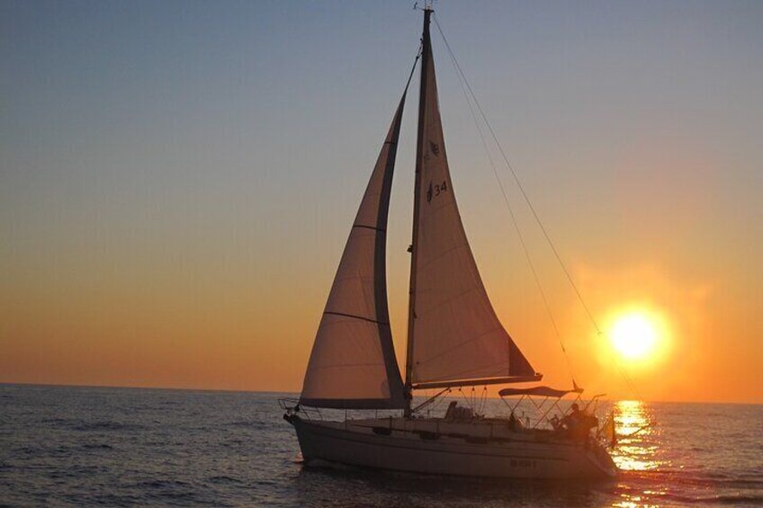 Sailboat Excursion with Snack in Search of Dolphins