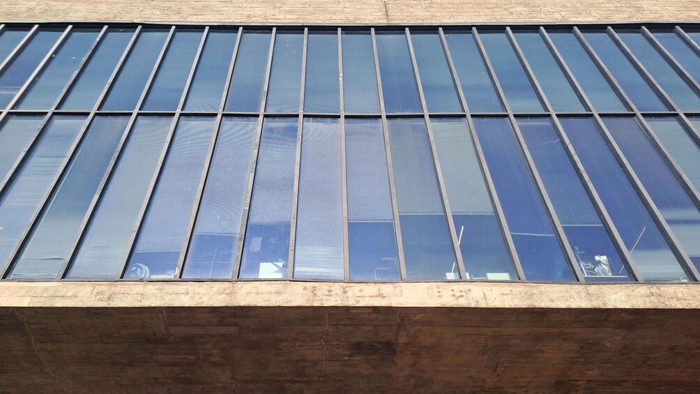 A building with large, horizontal windows and a concrete base. 3