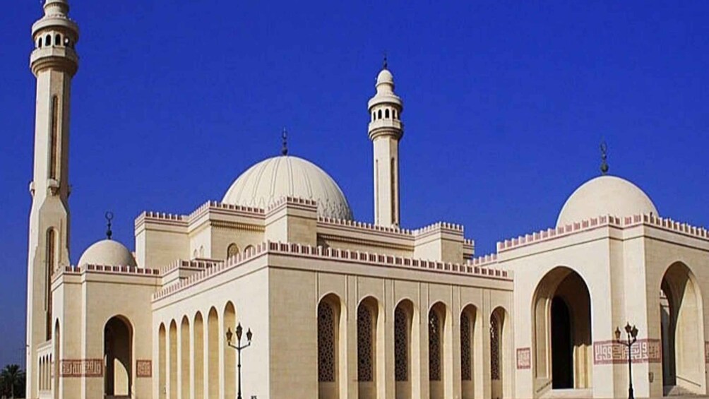 A mosque with multiple domes and minarets. 1