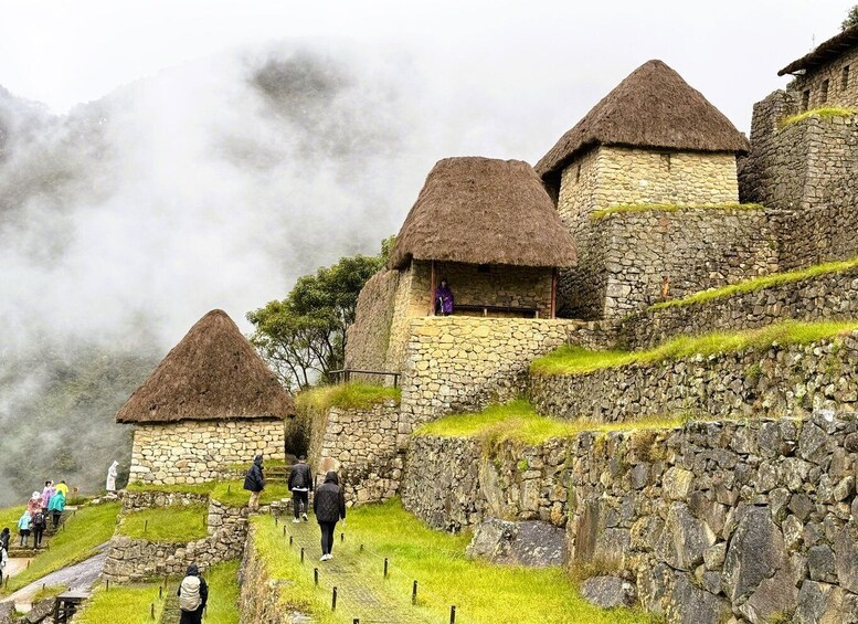 Machu Picchu: Official Entrance Ticket & Bus Transfer ⇄ 1