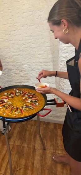 Picture 50 for Activity Madrid: Cook your own paella and unlimited sangria at a hands-on workshop 5