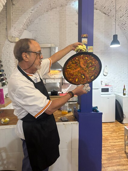Picture 90 for Activity Madrid: Cook your own paella and enjoy unlimited sangria in a hands-on workshop 5