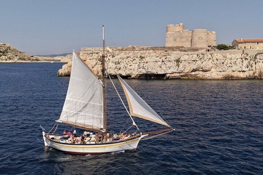 Sailing cruise, If Castle, Frioul Calanques & swimming 1