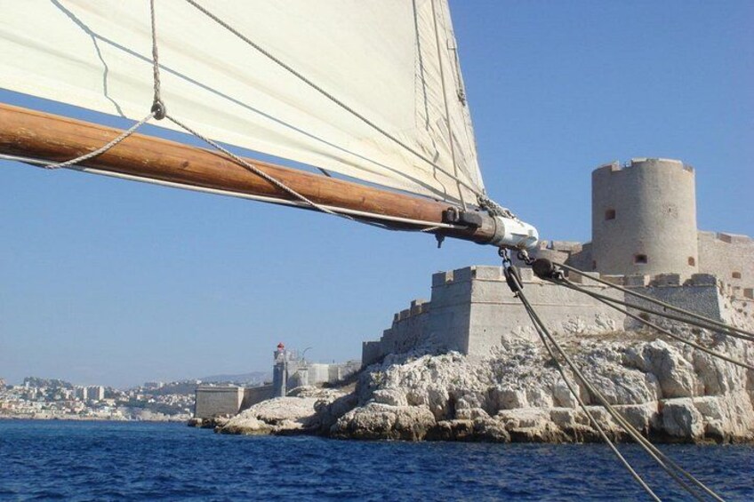 Sailing cruise, If Castle, Frioul Calanques & swimming 3